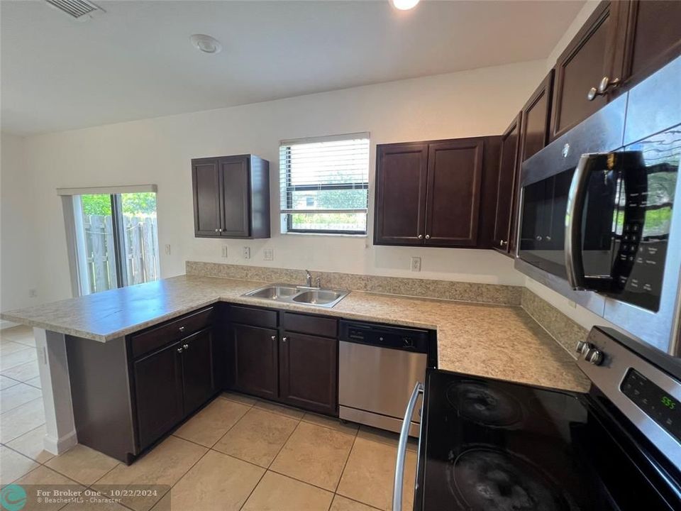 For Sale: $429,900 (4 beds, 2 baths, 1705 Square Feet)