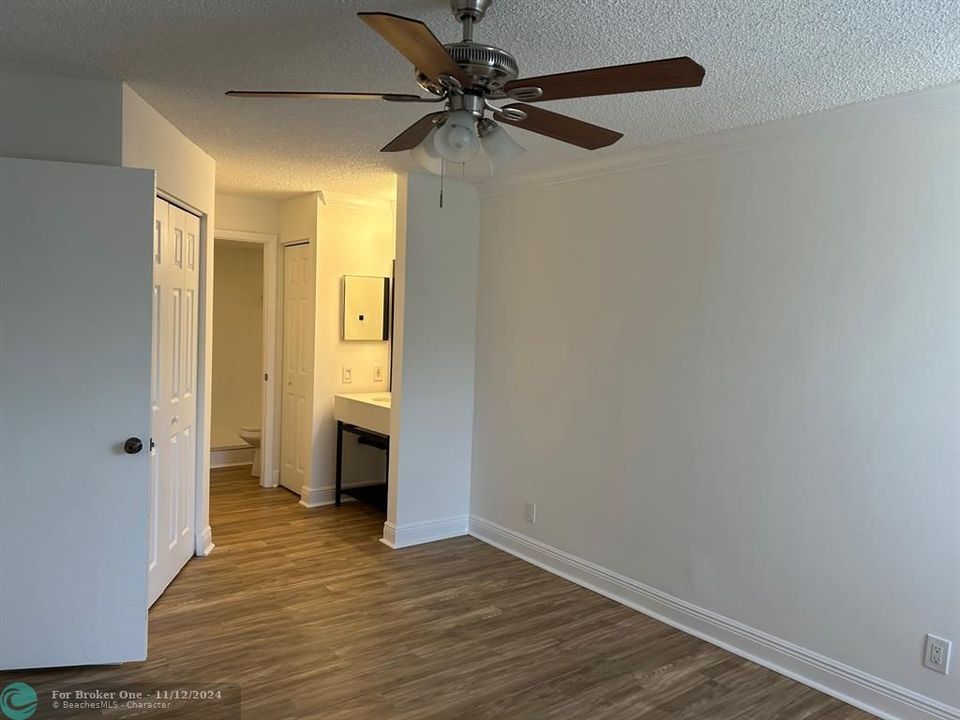 For Rent: $2,300 (2 beds, 2 baths, 1024 Square Feet)