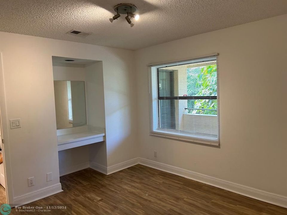 For Rent: $2,300 (2 beds, 2 baths, 1024 Square Feet)