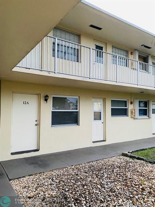 Active With Contract: $1,500 (1 beds, 1 baths, 450 Square Feet)