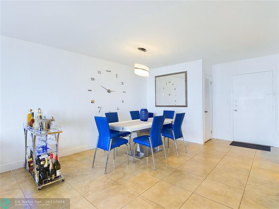 For Sale: $425,000 (2 beds, 2 baths, 1400 Square Feet)