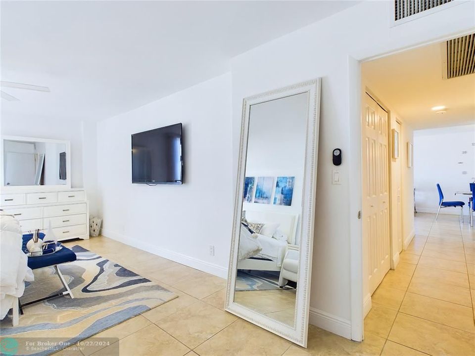 For Sale: $425,000 (2 beds, 2 baths, 1400 Square Feet)