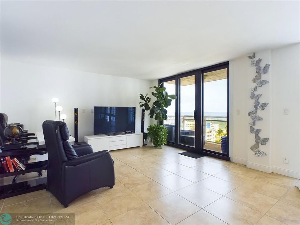 For Sale: $425,000 (2 beds, 2 baths, 1400 Square Feet)