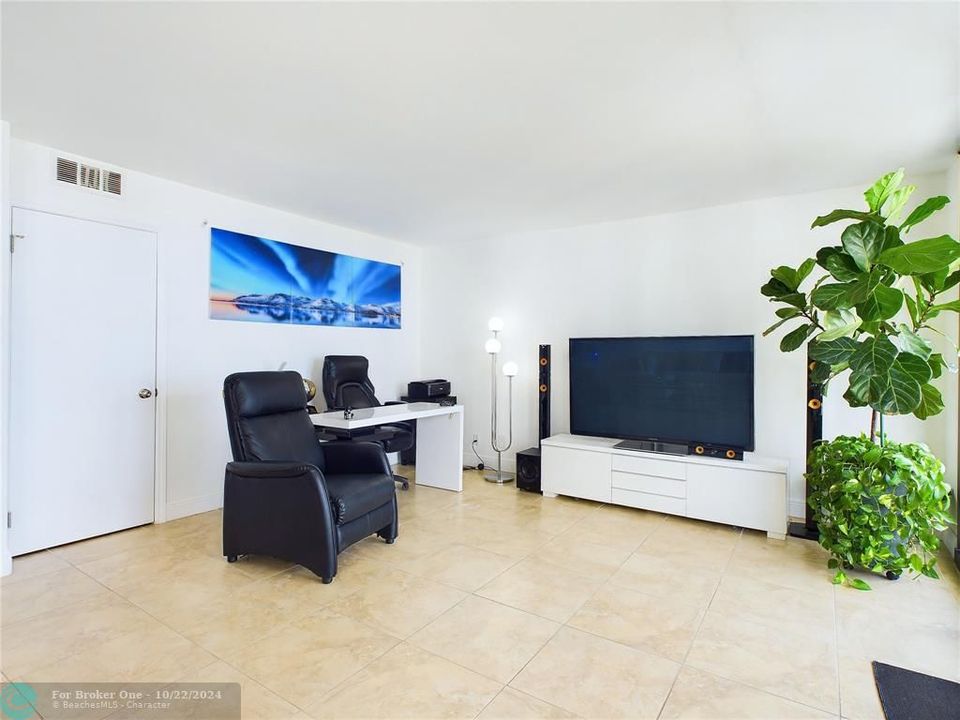 For Sale: $425,000 (2 beds, 2 baths, 1400 Square Feet)