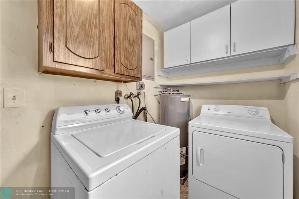 For Sale: $385,000 (2 beds, 1 baths, 875 Square Feet)