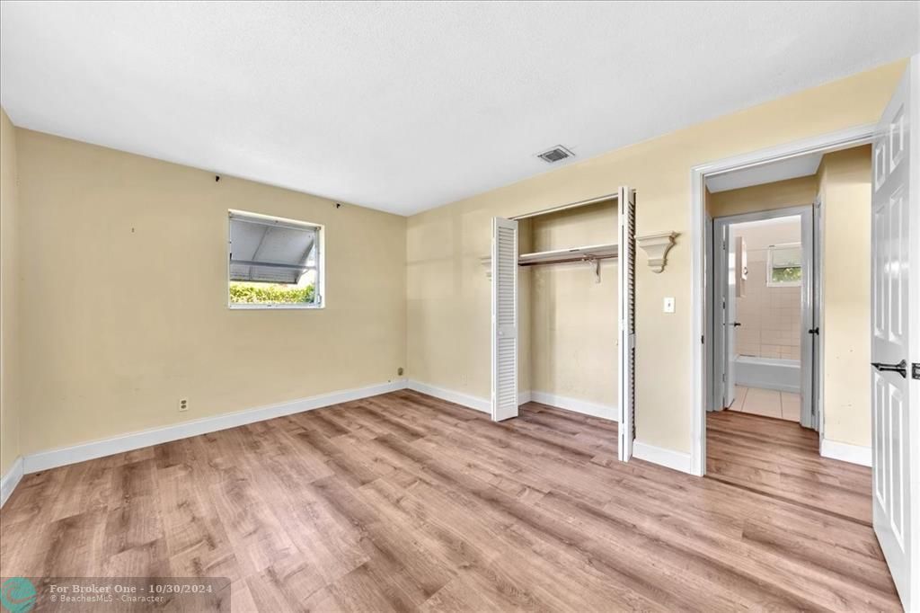 For Sale: $385,000 (2 beds, 1 baths, 875 Square Feet)