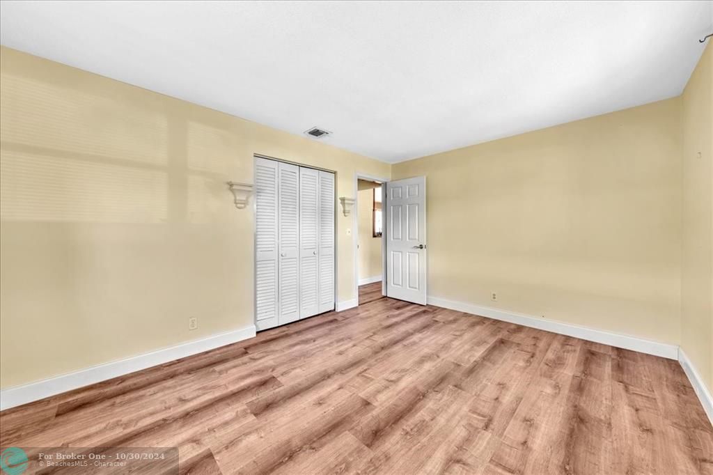 For Sale: $385,000 (2 beds, 1 baths, 875 Square Feet)