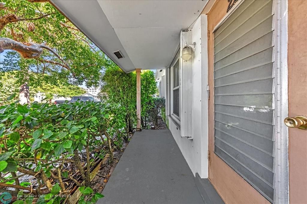 For Sale: $385,000 (2 beds, 1 baths, 875 Square Feet)