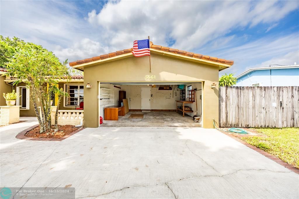 For Sale: $640,000 (3 beds, 2 baths, 1940 Square Feet)