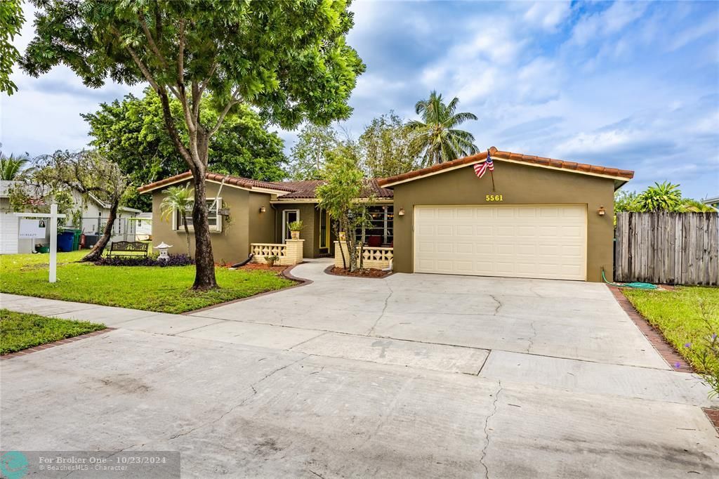 For Sale: $640,000 (3 beds, 2 baths, 1940 Square Feet)