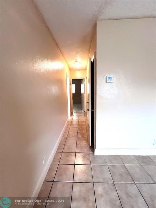 For Sale: $1,950 (2 beds, 2 baths, 1050 Square Feet)