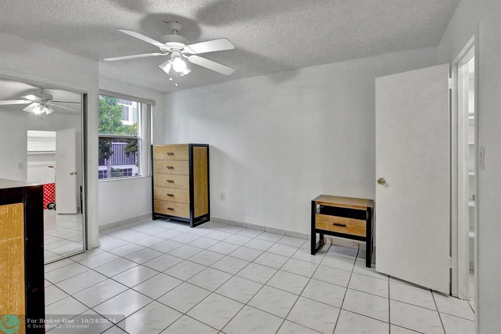 For Sale: $245,000 (1 beds, 1 baths, 620 Square Feet)