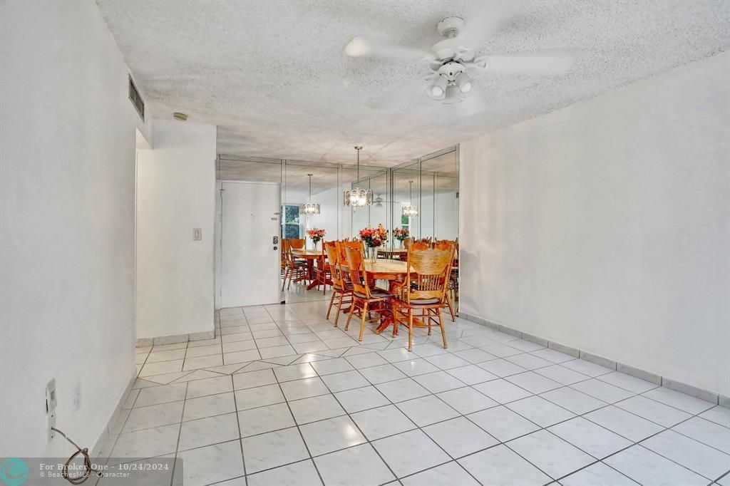 For Sale: $245,000 (1 beds, 1 baths, 620 Square Feet)