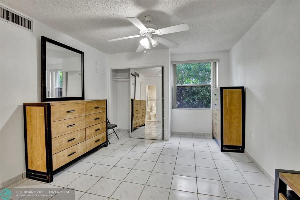 For Sale: $245,000 (1 beds, 1 baths, 620 Square Feet)