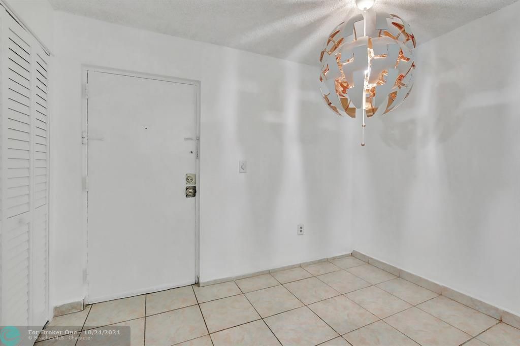 For Sale: $245,000 (1 beds, 1 baths, 620 Square Feet)