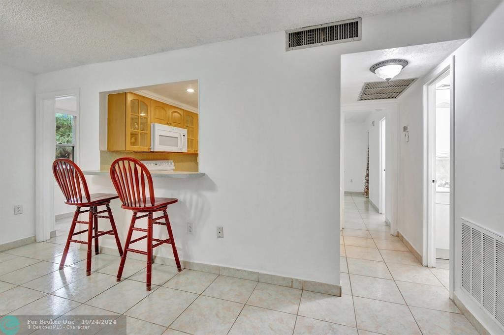 For Sale: $245,000 (1 beds, 1 baths, 620 Square Feet)