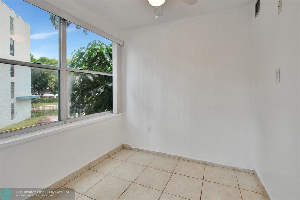 For Sale: $245,000 (1 beds, 1 baths, 620 Square Feet)