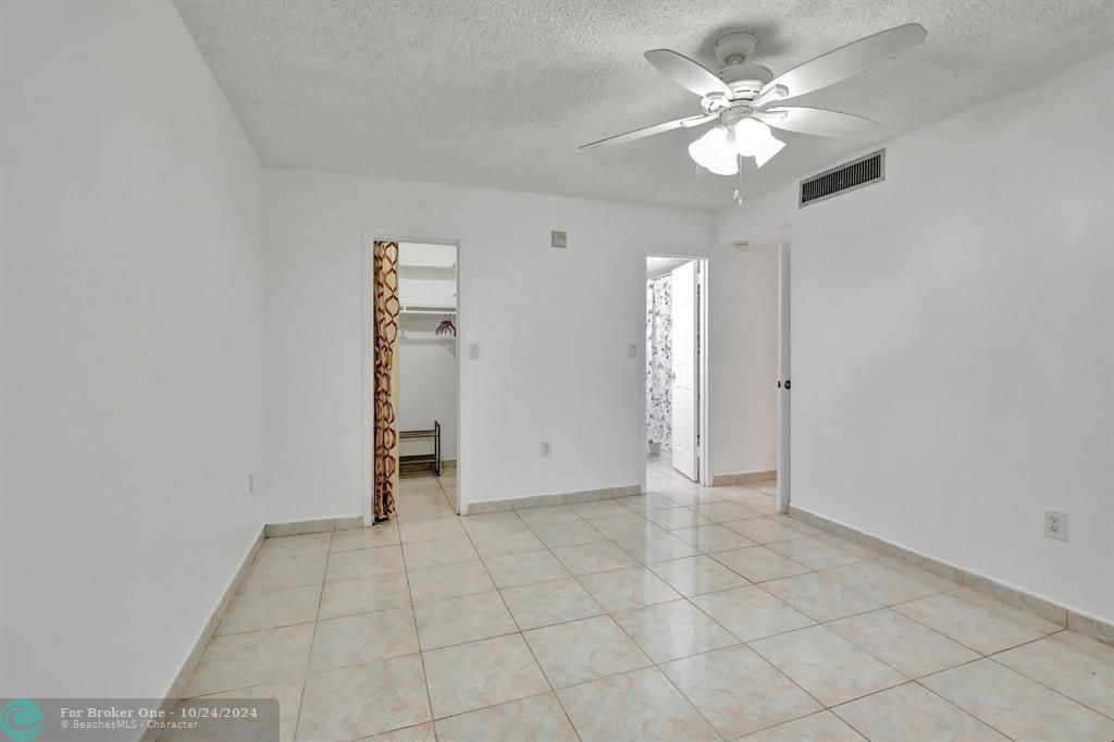 For Sale: $245,000 (1 beds, 1 baths, 620 Square Feet)