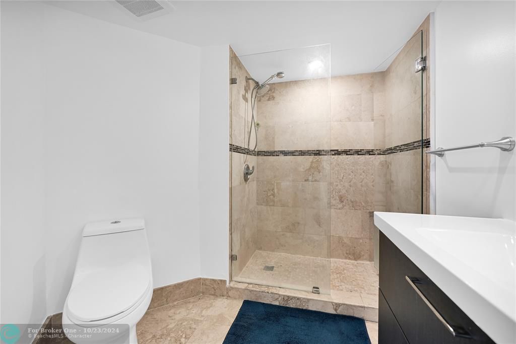 For Sale: $325,000 (2 beds, 2 baths, 1000 Square Feet)