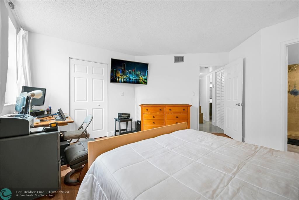 For Sale: $325,000 (2 beds, 2 baths, 1000 Square Feet)