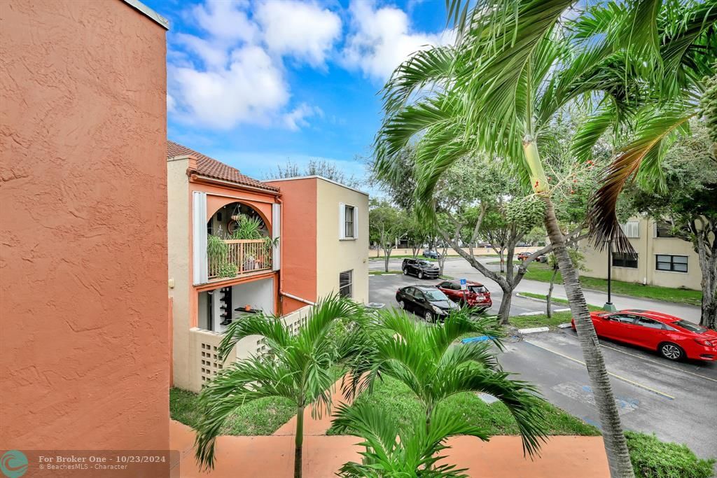 For Sale: $325,000 (2 beds, 2 baths, 1000 Square Feet)