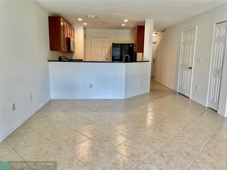 For Rent: $2,800 (2 beds, 2 baths, 1230 Square Feet)