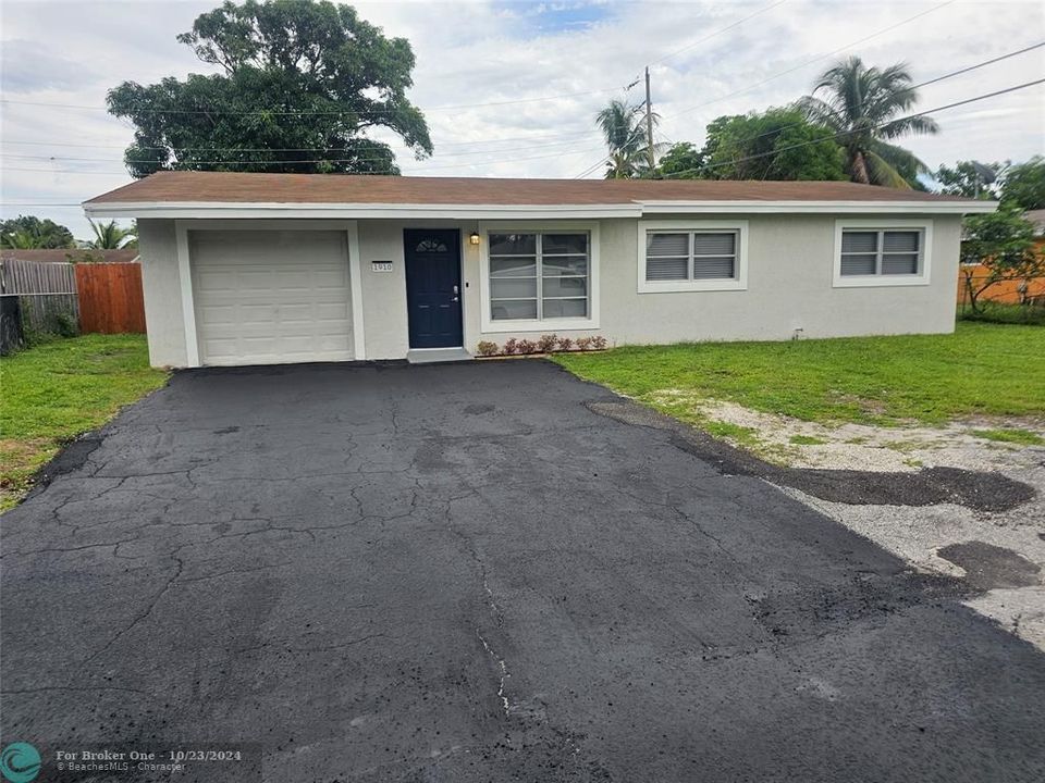 For Sale: $412,800 (4 beds, 2 baths, 1243 Square Feet)