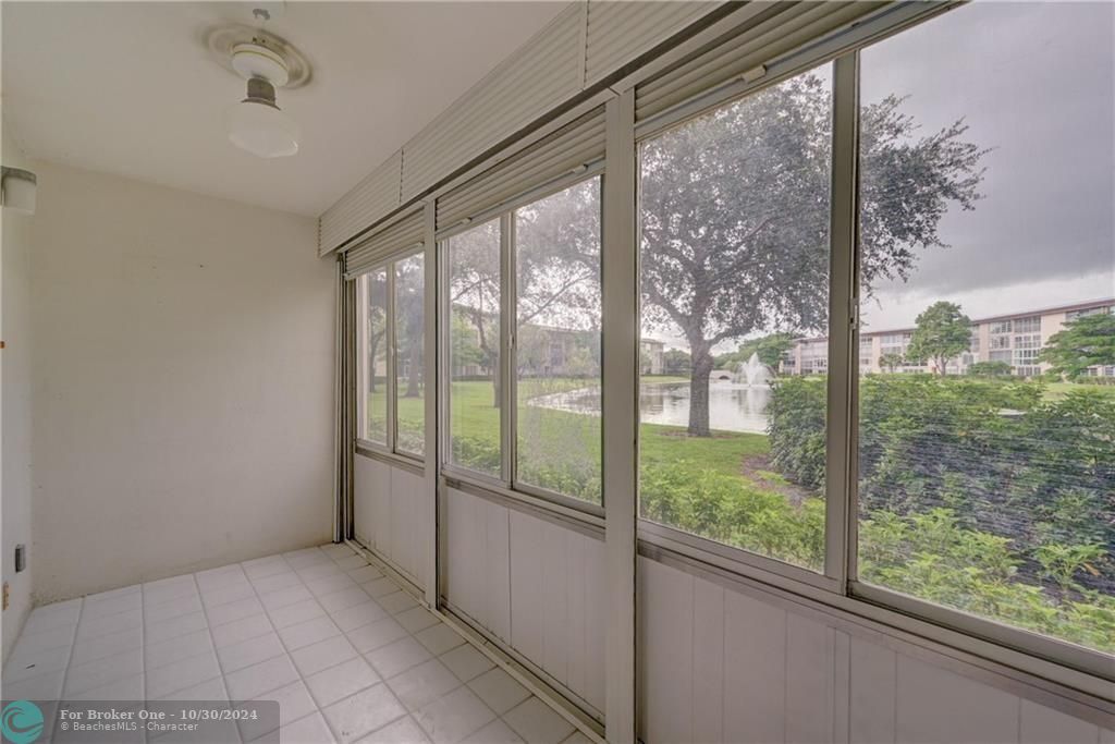 For Sale: $279,000 (2 beds, 2 baths, 1275 Square Feet)