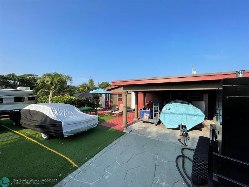 For Sale: $350,000 (3 beds, 2 baths, 1584 Square Feet)