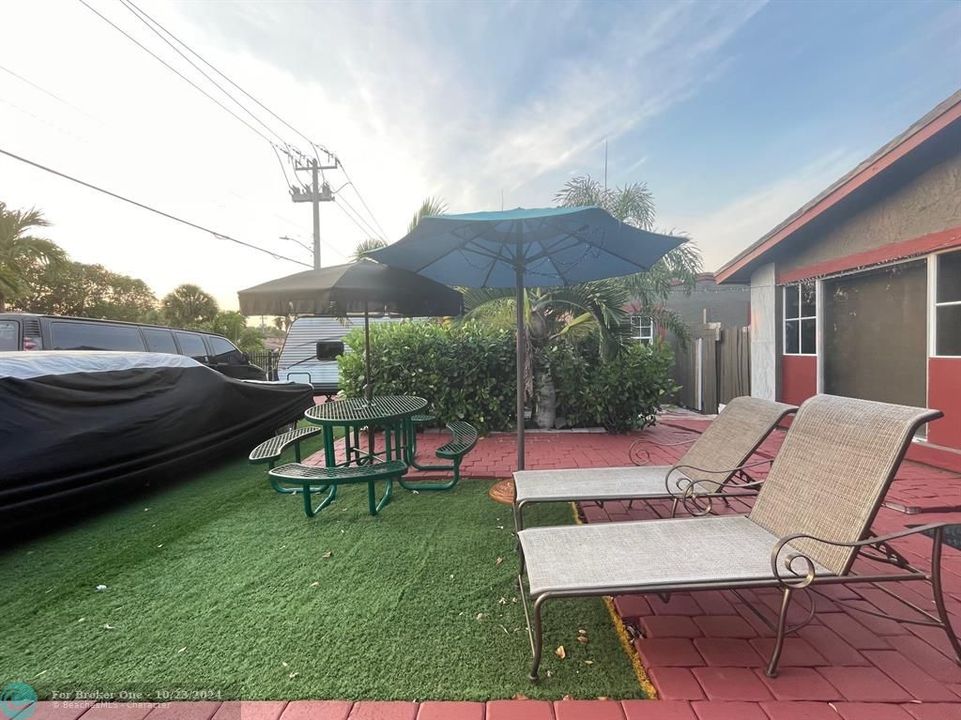 For Sale: $350,000 (3 beds, 2 baths, 1584 Square Feet)