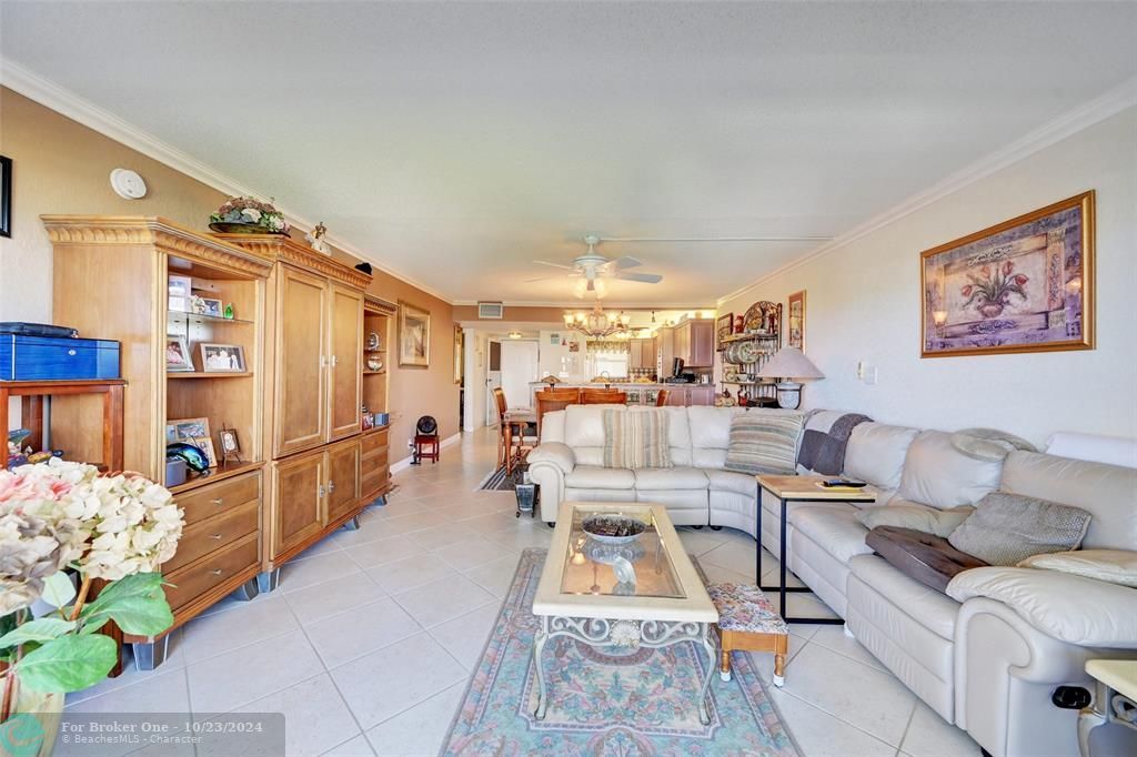 For Sale: $550,000 (2 beds, 2 baths, 1250 Square Feet)