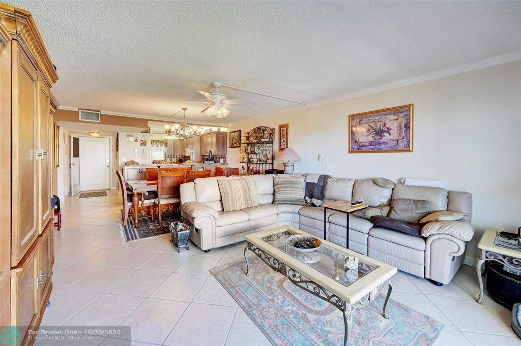 For Sale: $550,000 (2 beds, 2 baths, 1250 Square Feet)