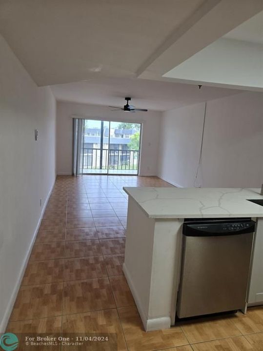 Active With Contract: $1,500 (1 beds, 1 baths, 750 Square Feet)