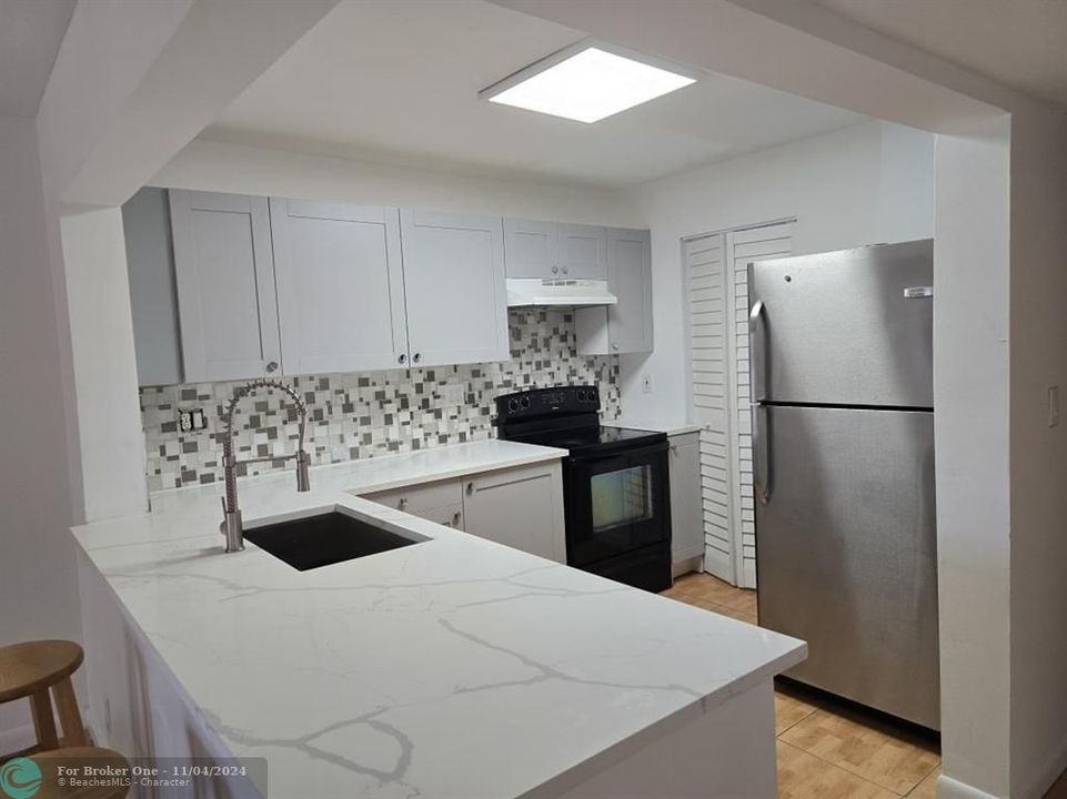 Active With Contract: $1,500 (1 beds, 1 baths, 750 Square Feet)