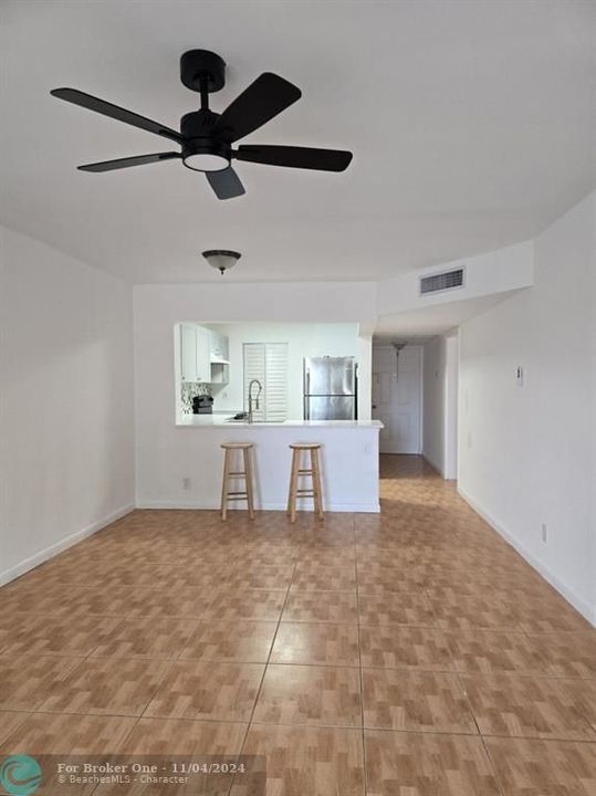 Active With Contract: $1,500 (1 beds, 1 baths, 750 Square Feet)