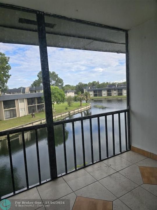 Active With Contract: $1,500 (1 beds, 1 baths, 750 Square Feet)