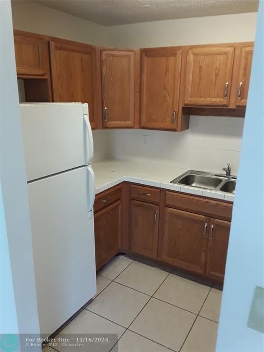 For Sale: $1,900 (2 beds, 1 baths, 800 Square Feet)