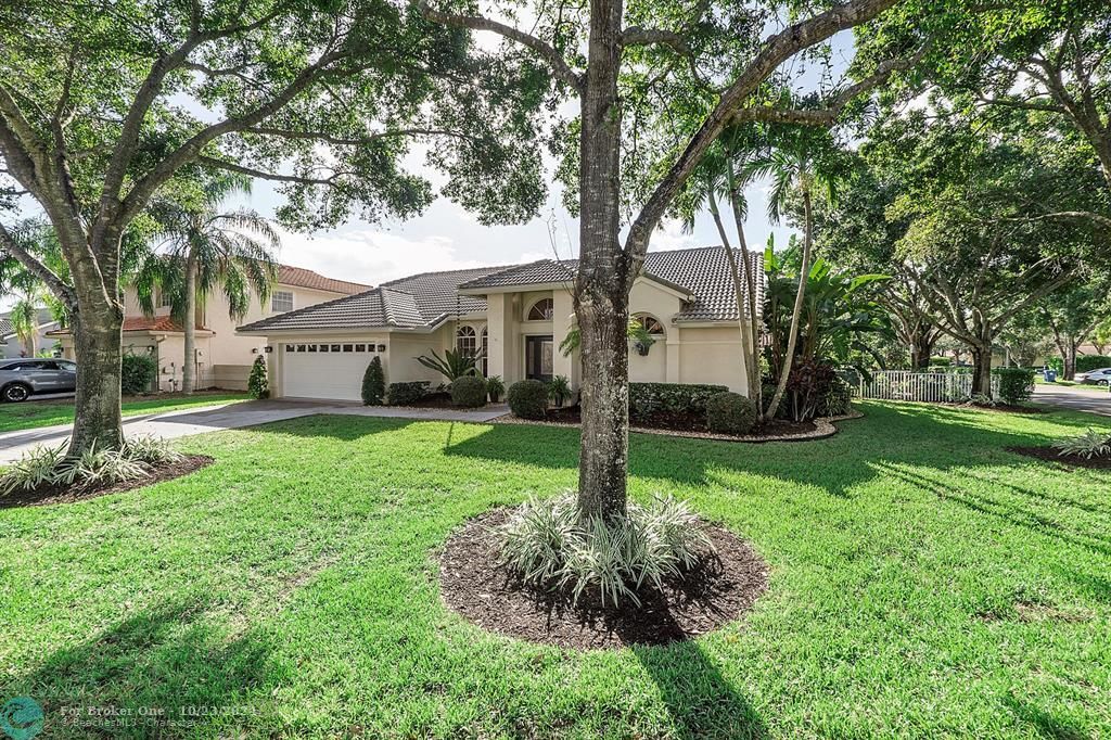 For Sale: $725,000 (4 beds, 2 baths, 2208 Square Feet)