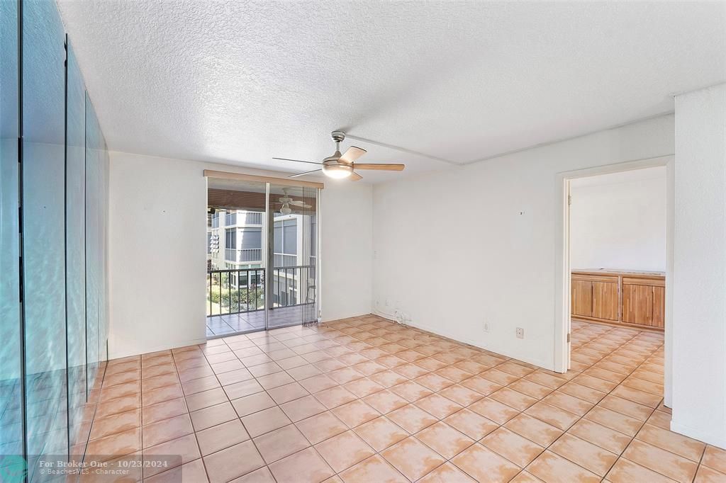 For Sale: $192,000 (2 beds, 2 baths, 980 Square Feet)