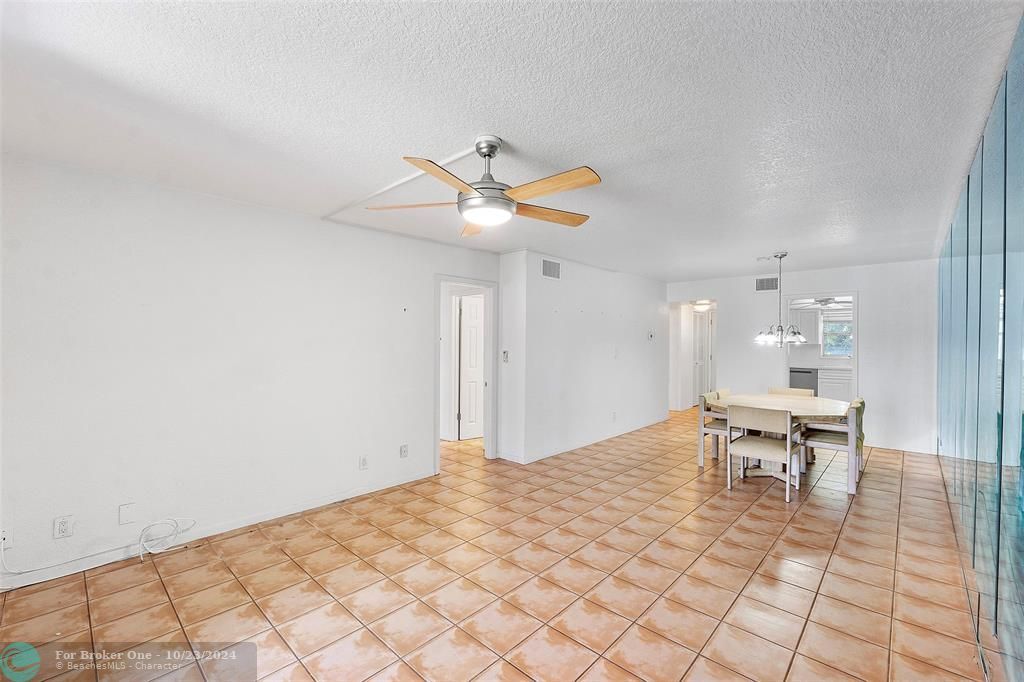 For Sale: $192,000 (2 beds, 2 baths, 980 Square Feet)