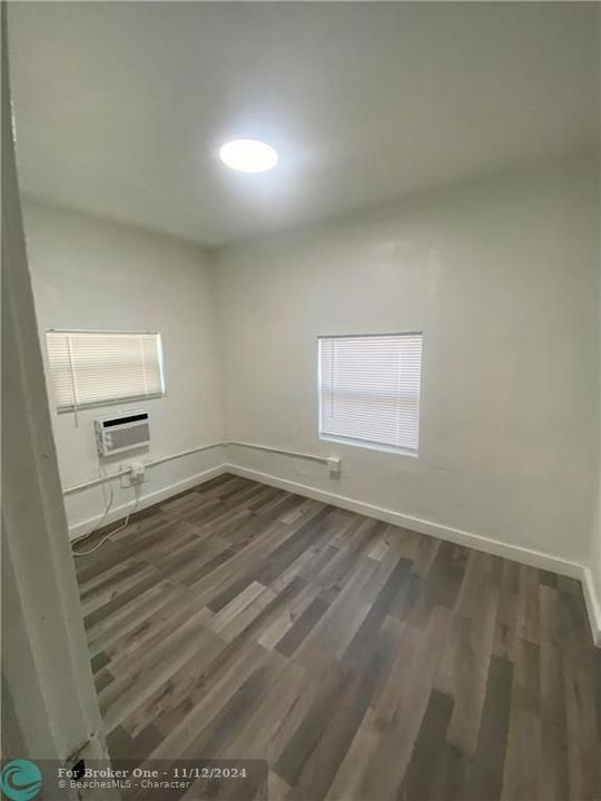 Recently Sold: $1,800 (3 beds, 1 baths, 1000 Square Feet)