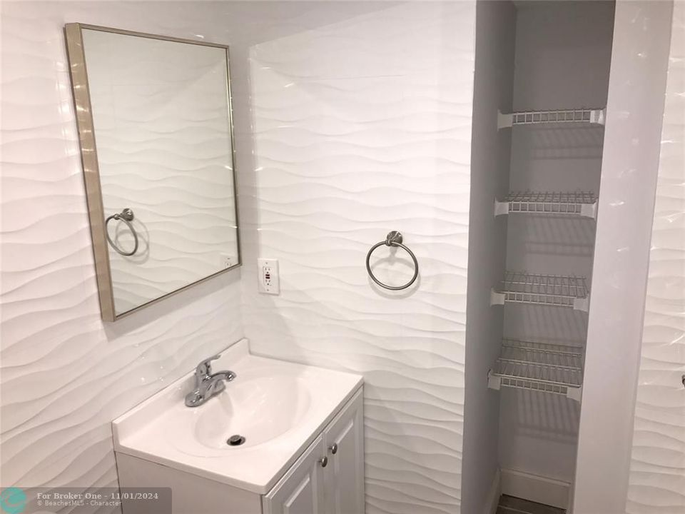 For Rent: $1,780 (1 beds, 1 baths, 821 Square Feet)