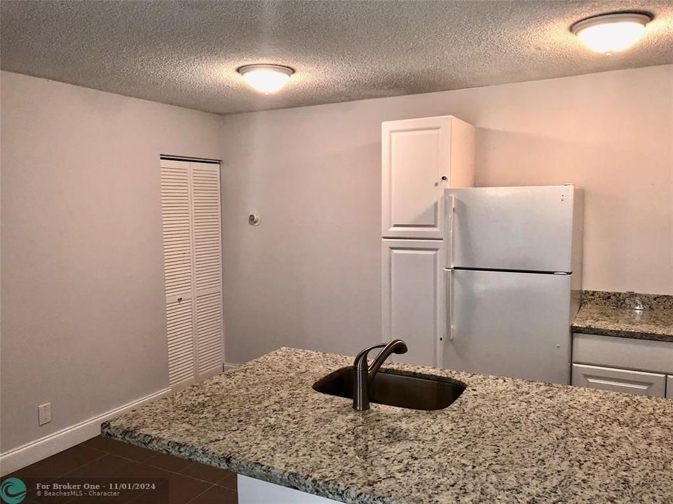 For Rent: $1,780 (1 beds, 1 baths, 821 Square Feet)