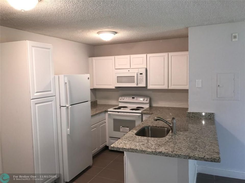 For Rent: $1,780 (1 beds, 1 baths, 821 Square Feet)