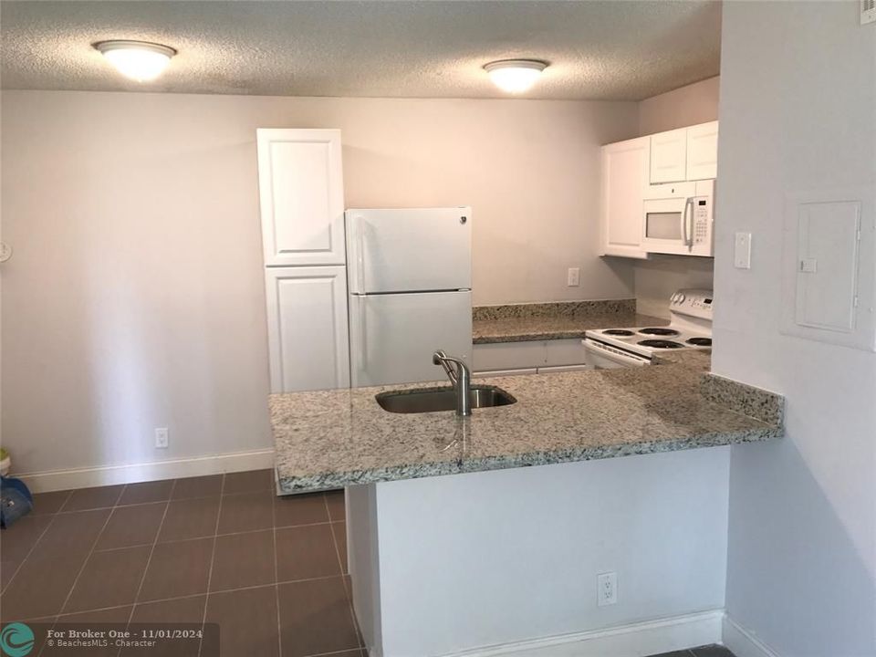 For Rent: $1,780 (1 beds, 1 baths, 821 Square Feet)