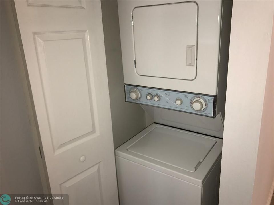 For Rent: $1,780 (1 beds, 1 baths, 821 Square Feet)