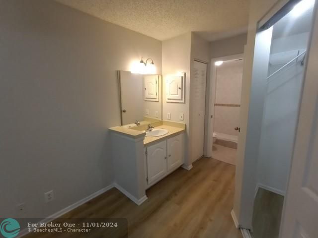 For Rent: $1,950 (2 beds, 2 baths, 1024 Square Feet)