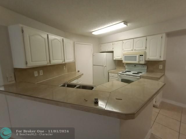 For Rent: $1,950 (2 beds, 2 baths, 1024 Square Feet)