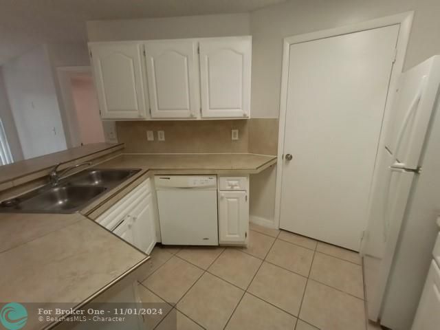 For Rent: $1,950 (2 beds, 2 baths, 1024 Square Feet)