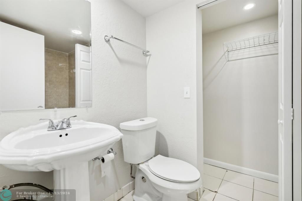 For Sale: $309,900 (2 beds, 2 baths, 1232 Square Feet)